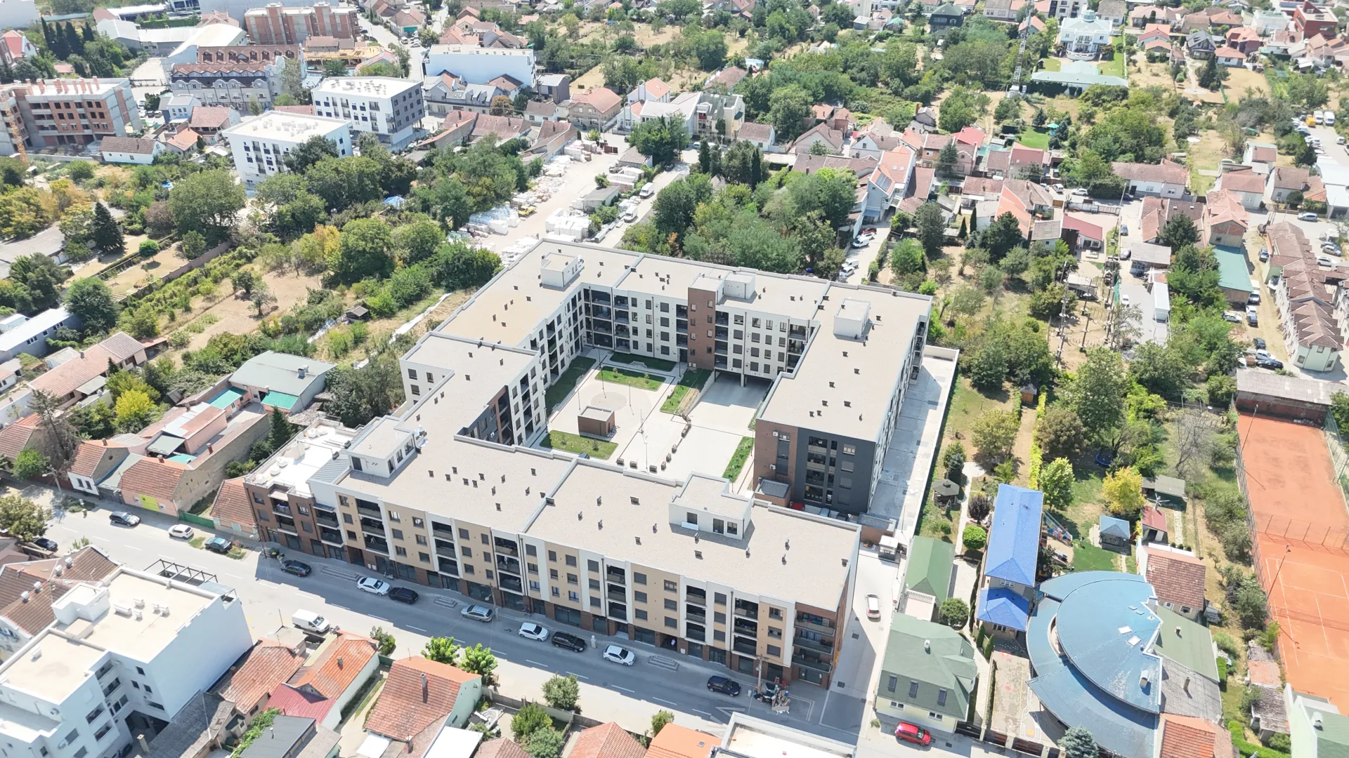 Širi pogled na kompleks Atrium Residence na Telepu